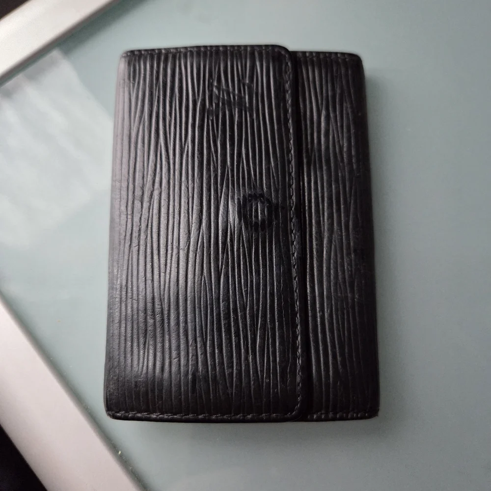 Authentic!!! Vintage! Black Epi Louis Vuitton Key and Card Holder 2003